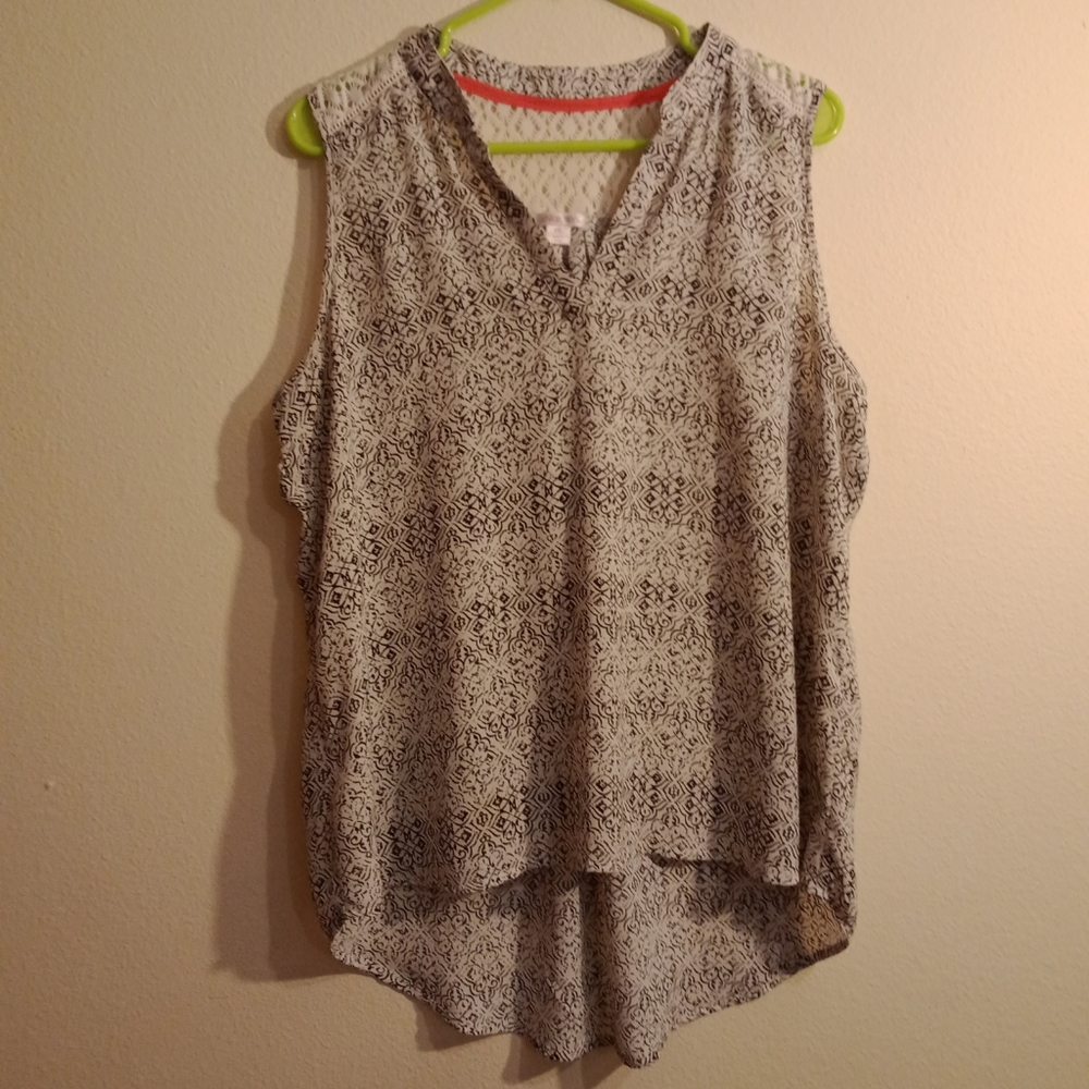 Xhilaration white & black sleevless high-low shirt w/ crochet back size XXL